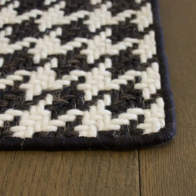 Hollywood Sable wool-sisal blend rug with serged edge