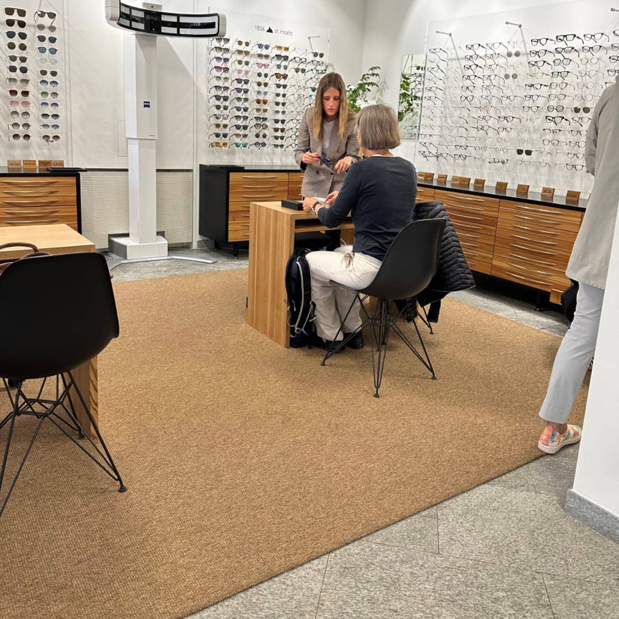 Vogel Optik interior: Synsisal Medina Bark